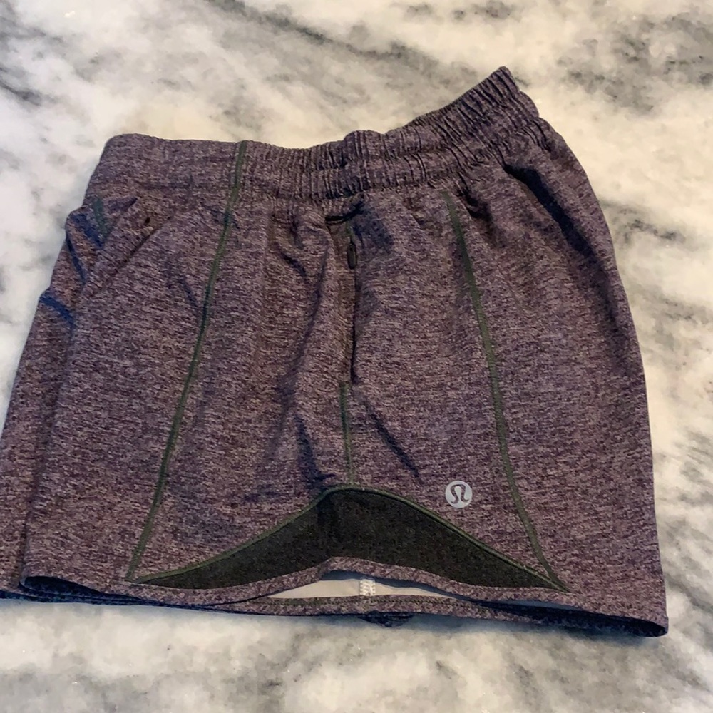 Women’s Lululemon Hotty Hot 4 inch short